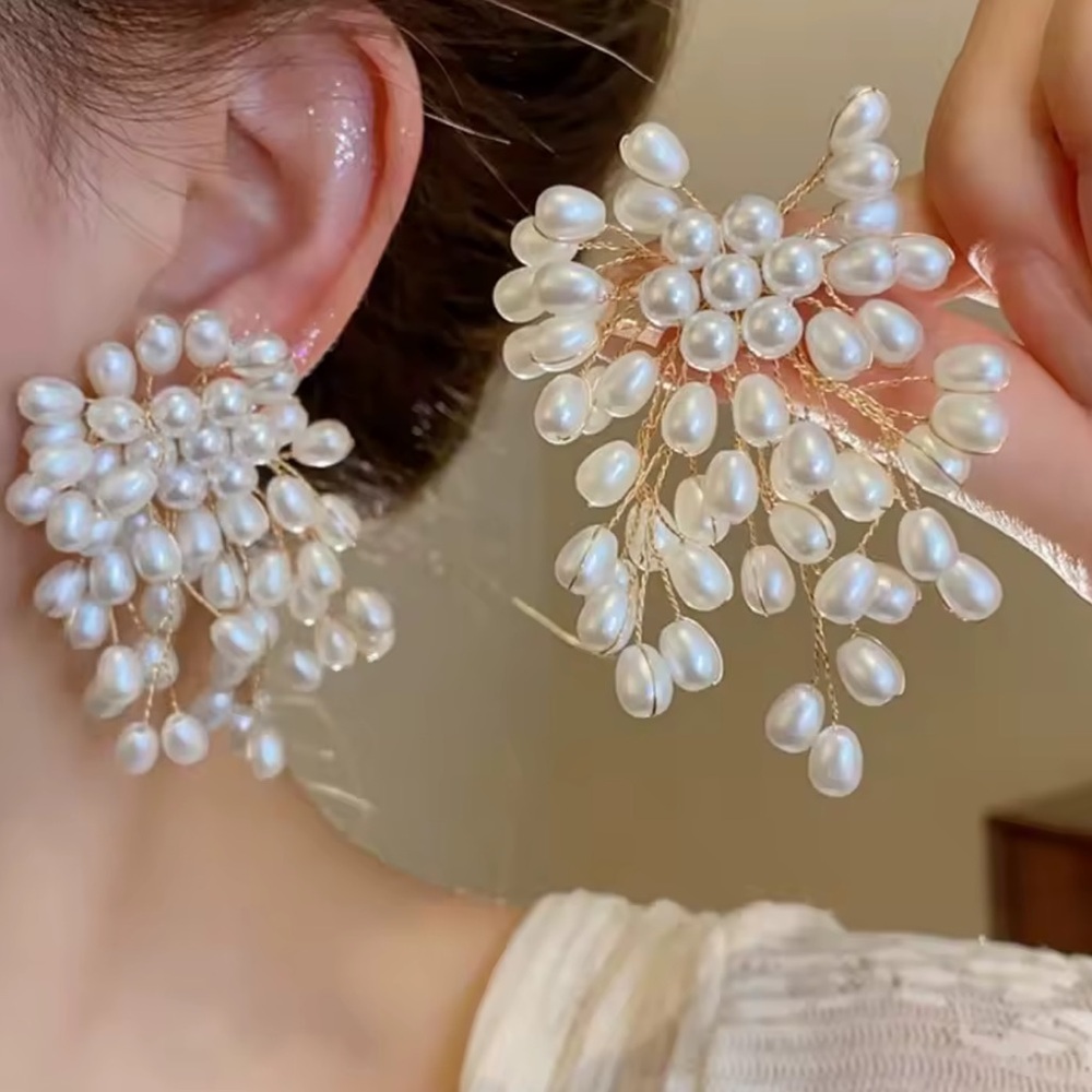 Victoria classic Pearl Cluster Earrings